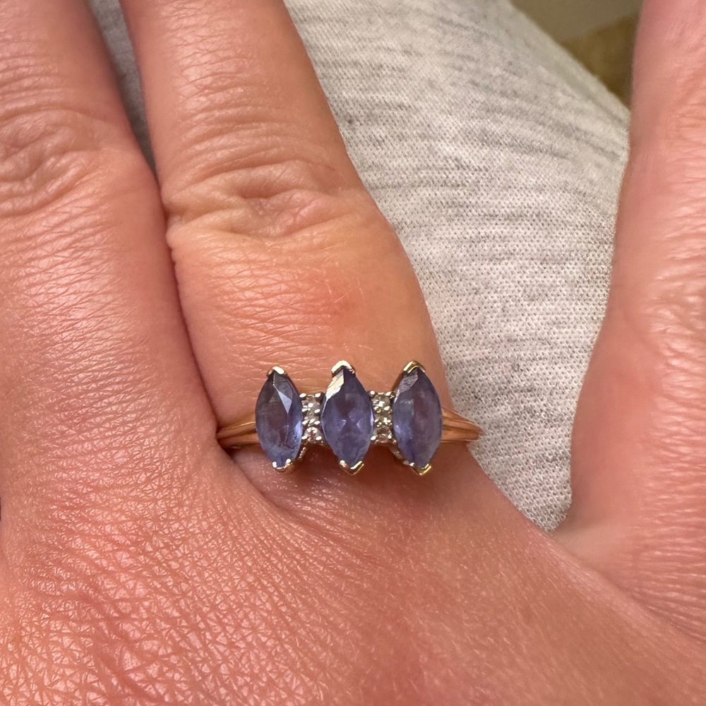 10 KT Yellow Gold Natural Tanzanite and Diamond Ring, Size 8